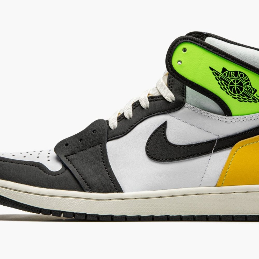 Nike Jordan 😍 1’s OG volt gold